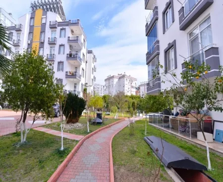 4+1 flat for sale in the harbor district with a pool