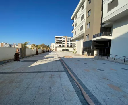 flats in a newly completed complex with pool in kepez
