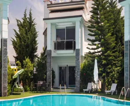 Виллы с 5 спальнями в Муратпаша Гюзелоба