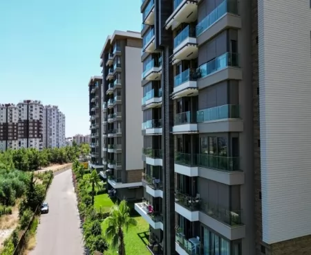 apartment in an ultra-luxury site in konyaaltı