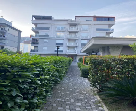 antalya konyaaltı; apartment within the complex