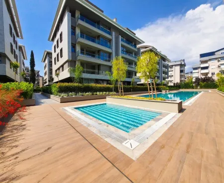 apartment in a complex with a pool in konyaaltı antalya