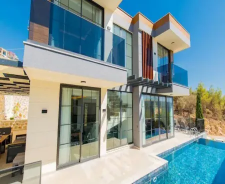 furnished luxury villa close to the sea